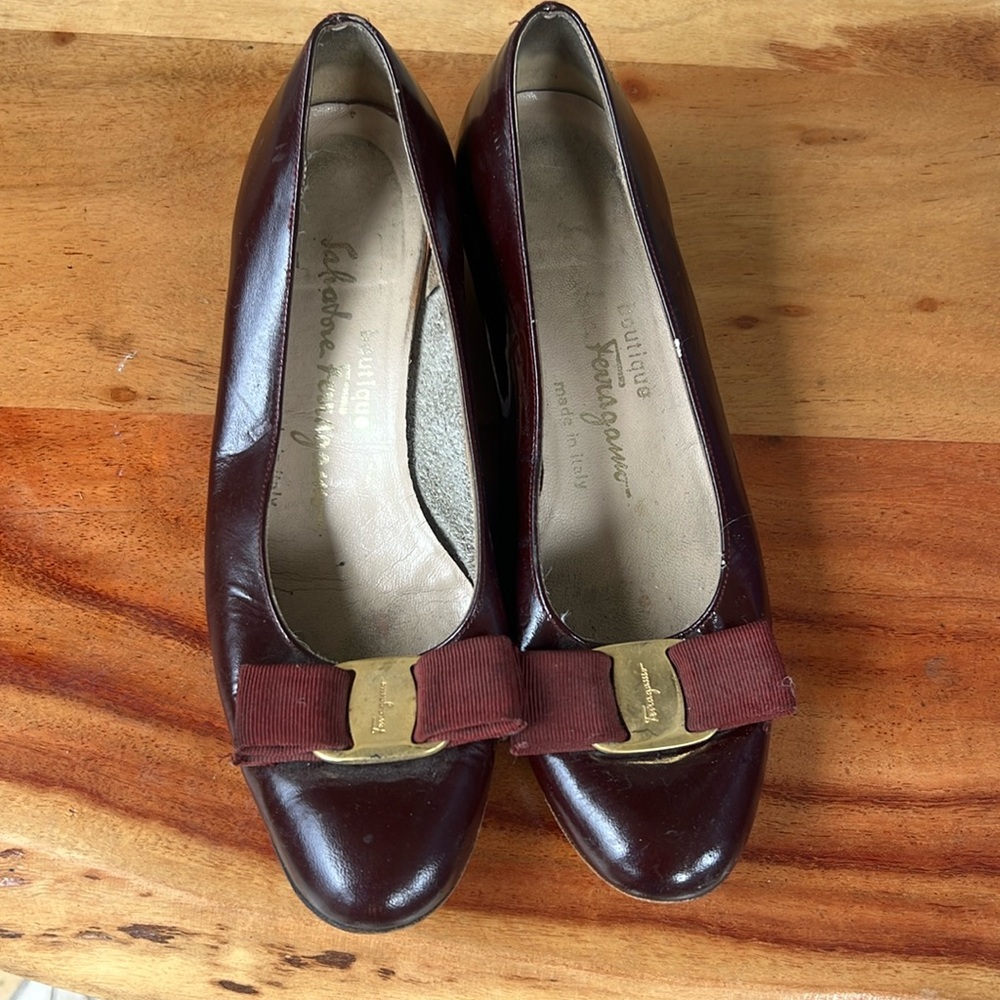 Vintage Ferragamo Boutique Bow Pumps